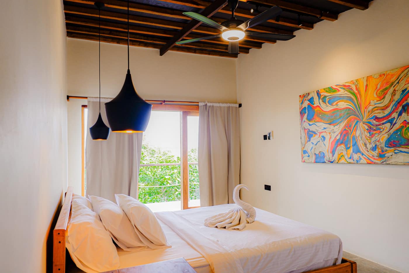The Langkawi Room — interior kamar tidur di penginapan butik Seascapes Bira